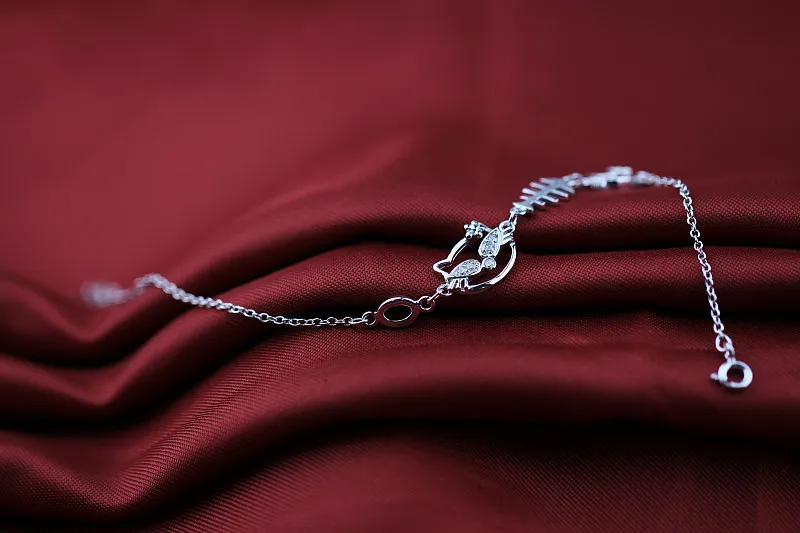 Minimalist Metal Necklace – Versatile Fashion Jewelry | Sleek and Lightweight Design
